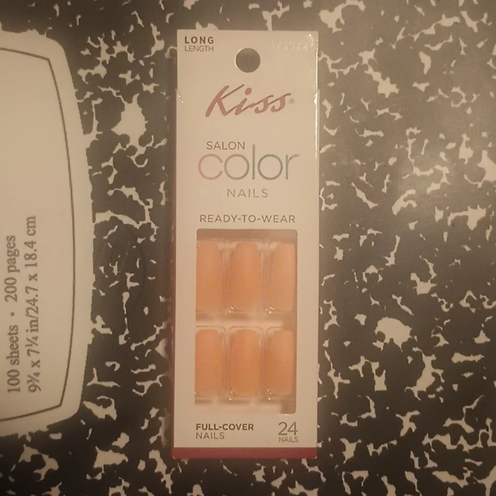 Color nails - Picture 1 of 3